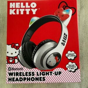 Hello Kitty Bluetooth Wireless Light Up Headphones